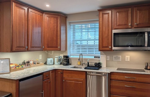 Tenleytown Apartment | Luxury AU Park Suite Private Entrance Easy Access to Metro, Dining, Museums