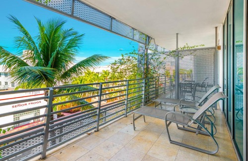 South Beach House | Luxury Balcony Suite - Across the Beach and Espanola Way