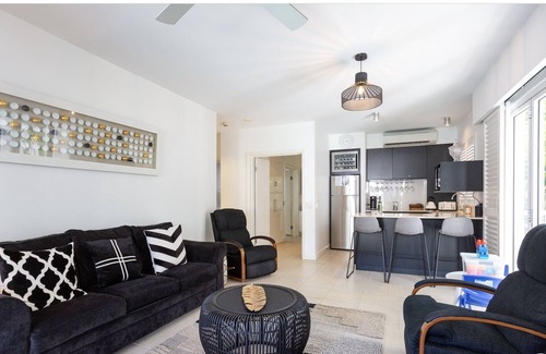 Palm Cove Apartment | Luxury Beach Club 2 Bedroom 4121/2