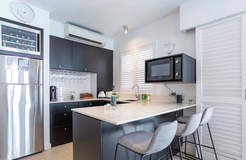 Palm Cove Apartment | Luxury Beach Club 2 Bedroom 4121/2