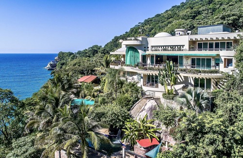 Boca de Tomatlan Villa | Luxury Beach Frontage Villa with amazing views for Rent