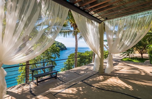 Boca de Tomatlan Villa | Luxury Beach Frontage Villa with amazing views for Rent