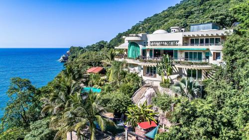Boca de Tomatlan Villa | Luxury Beach Frontage Villa with amazing views for Rent