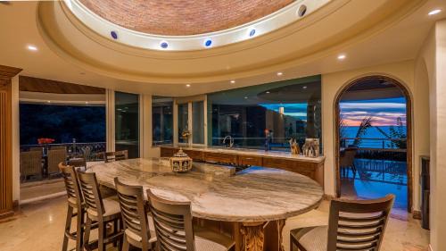Boca de Tomatlan Villa | Luxury Beach Frontage Villa with amazing views for Rent