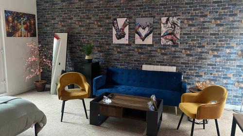 Kirkcaldy Cabin | Luxury beach front rooms- PMA