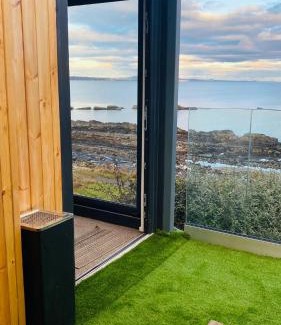 Kirkcaldy Cabin | Luxury beach front rooms- PMA