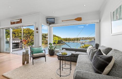Clontarf Villa | Luxury Beach House on Sandy Bay