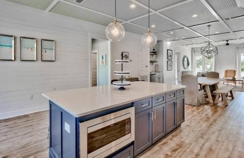 Crystal Beach House | Luxury Beach Oasis~Sleeps 26! FREE Golf Cart~Pool/HotTub~Game Room