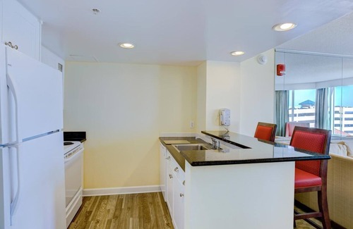 Northeast Virginia Beach Hotel | Luxury Beachfront Resort 1BR Suite w/Full Kitchen in VA Beach Sleeps 4+