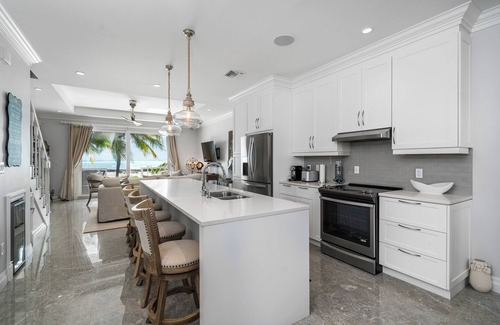 Nassau House | Luxury Beachfront 4-BR Villa in Palm Cay Gated Community