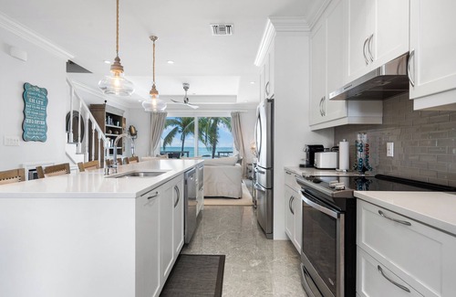 Nassau House | Luxury Beachfront 4-BR Villa in Palm Cay Gated Community