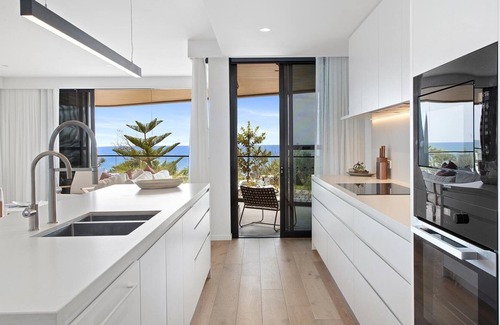 Sunshine Coast Apartment | Luxury beachfront 3 bedroom apartment @ Coolum First Bay