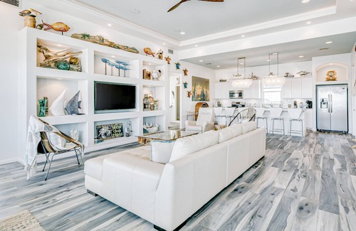Port Bolivar House | Luxury | Beachfront | Hot Tub | Firepit & Tiki bar
