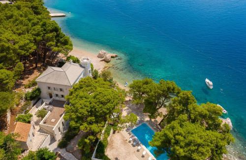 Ruskamen Villa | Luxury Beachfront Villa Sea Palace with private pool, jacuzzi, sauna and gym right at the beach in Lokva Rogoznica - Omis
