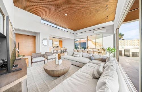 Sero Colorado Apartment | Luxury Beachfront Oasis Infinity Pool Hot Tub BBQ-TLS