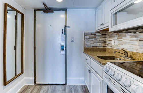 Myrtle Beach Resort | Luxury Beachfront Studio, Endless Ocean Views, Resort Amenities, Newly Remodeled