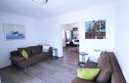 Businci Villa | Luxury Beachfront Villa With Pool for two Families