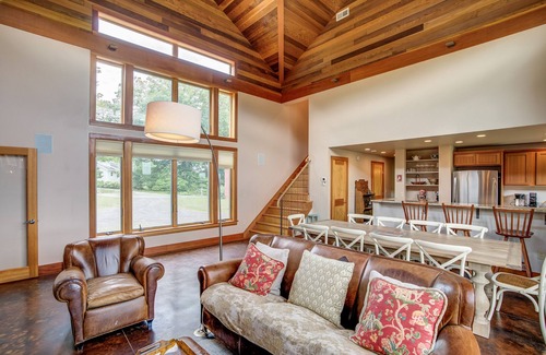 Richmond Villa | LUXURY BERKSHIRES RETREAT - Family Compound! - 2 separate but attached homes!