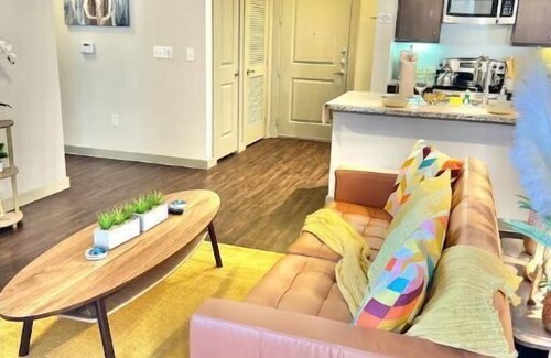 Houston Apartment | Luxury BOHO Abode! 2BD/2Bath; Galleria/Downtown