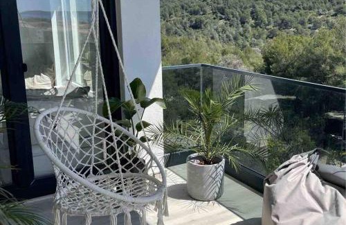 Businci Apartment | Luxury boho-loft with seaview and pool