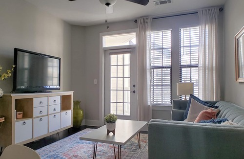 Buckhead Apartment | Luxury Buckhead Apt 5mins to Lenox, FREE PARKING 10mins to DT ATL