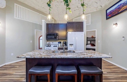 Stanley Apartment | Luxury Bunker Retreat | Shenandoah Views & Ultimate Seclusion