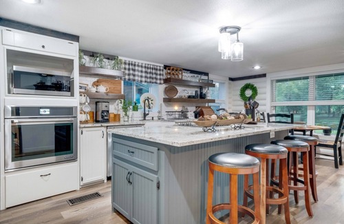 Fairfield Cabin | Luxury Cabin on 9.5acres, ready for your gatherings and retreats!