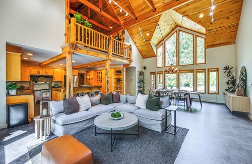 Naches Cabin | Luxury Cabin on Naches River, Near Mount Rainier!
