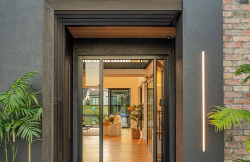 Whitianga House | Luxury Canal Front Home in Whitianga with Private Pontoon for Mooring Boat