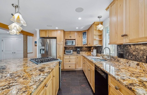 North Eastham House | Luxury Cape Cod Compound-Heated Pool*Outdoor Kitchen*3 Connected Units (2302)