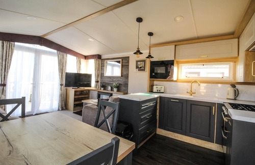 Great Yarmouth House | Luxury caravan boasting sea views of Scratby beach in Norfolk ref 50009OC