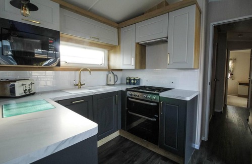 Great Yarmouth House | Luxury caravan boasting sea views of Scratby beach in Norfolk ref 50009OC