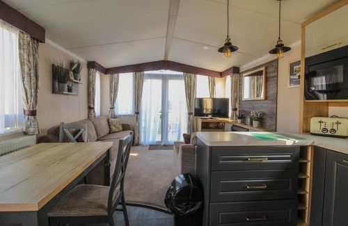 Great Yarmouth House | Luxury caravan boasting sea views of Scratby beach in Norfolk ref 50009OC