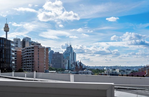 Surry Hills Apartment | Luxury CBD Darlinghurst Apartment | King Bed, Pool & Sauna, Rooftop