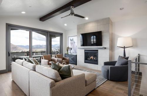 Park City Ski Chalet | Luxury Chalet, Close to Canyons Ski Lift, Park City - Professionally Designed with Private Hot Tub
