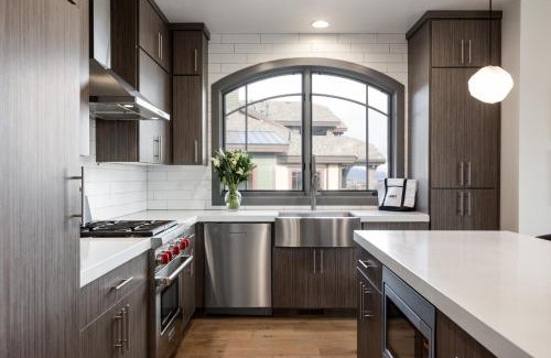 Park City Ski Chalet | Luxury Chalet, Close to Canyons Ski Lift, Park City - Professionally Designed with Private Hot Tub