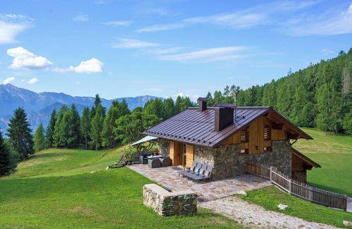 Ronchi Valsugana Apartment | Luxury Chalet Larice with Mountain View and Panoramic Terrace