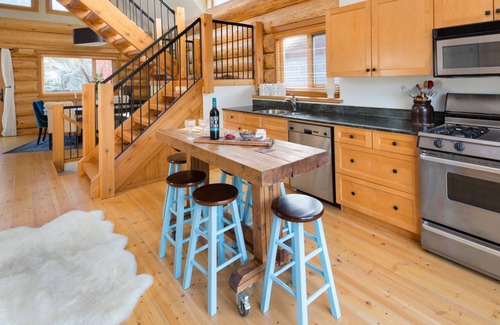 Whistler Ski Chalet | Luxury Chalet with Mountain Views Near Ski Lifts, Beside Bike Trails on Creek