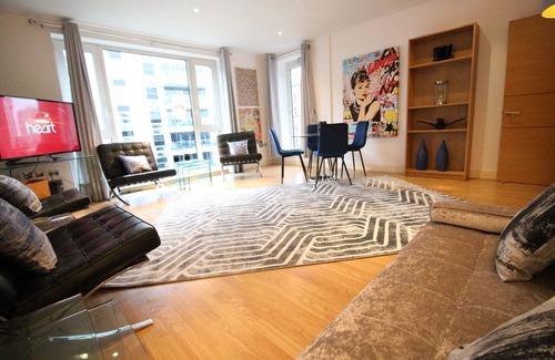 Sands End Apartment | Luxury Chelsea apt with air cond, 3 beds 3 bathrms top floor river views balcony