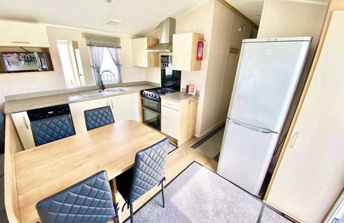 Selsey Cabin | Luxury Chichester caravan Seaside Retreat