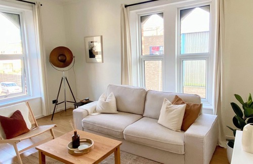 Carlisle House | Luxury City Centre Apartment, 8 minutes walk from Train Station, Close to Lakes