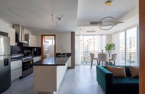 Evaristo Morales Condo | Luxury-CityCenter-1br-View-Pool-Downtown-Yellowkey