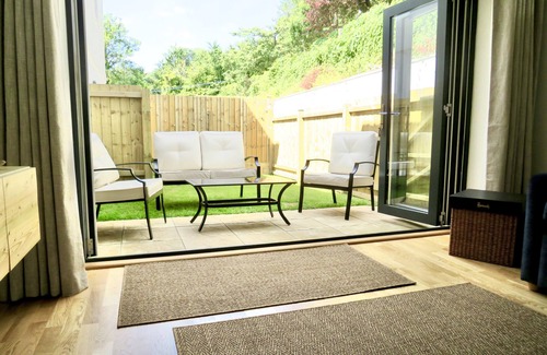 Torquay Apartment | Luxury coastal apartment moments from beach & SW Coastal path walks