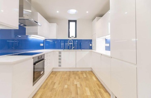 Torquay Apartment | Luxury coastal apartment moments from beach & SW Coastal path walks