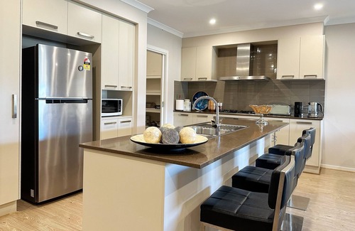 Torquay House | Luxury & Comfortable House at Torquay