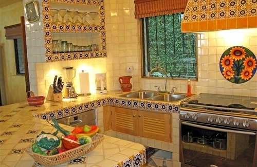 South Shore Hotel Area Condo | Luxury Conchas Chinas Beachfront 2+2 Condo Wifi Maid Pool View