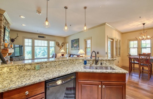 Maggie Valley Condo | Luxury Condo-Golf, Pool, Fitness Center & Mountain Views!