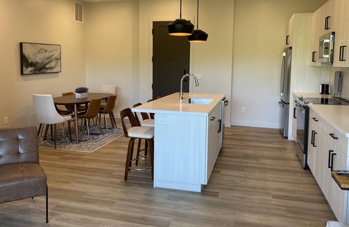 Manhattan Condo | Luxury Condo near Colbert Hils golf course and KSU