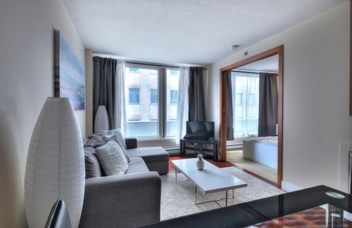 International District Apartment | Luxury Condo Old Port/Convention Centre/Downtown 5