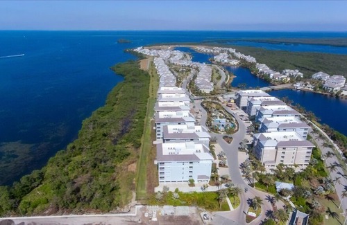 Whitney Beach Apartment | Luxury Condo on Anna Maria Sound w/Water View!